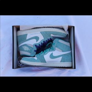 Jordan 1 “turbo green” sz 11 9.5/10 worn once 190$